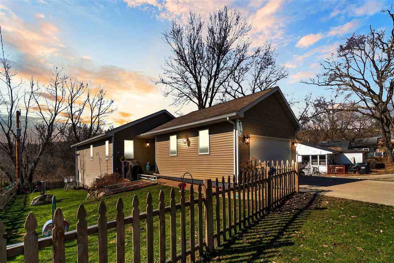 125 Beach Ave - Photo 1