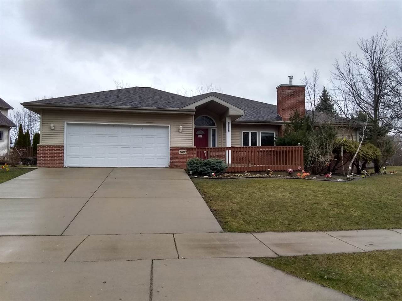 1005 Tamarack Way - Photo 1