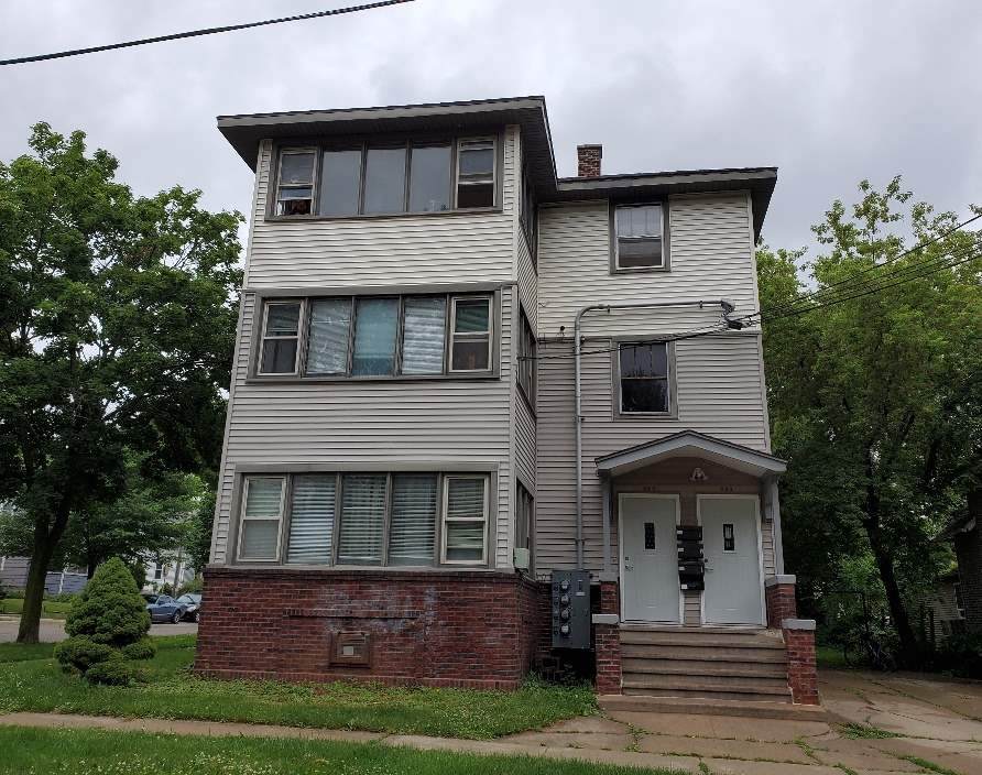 930 Emerald St - Photo 1