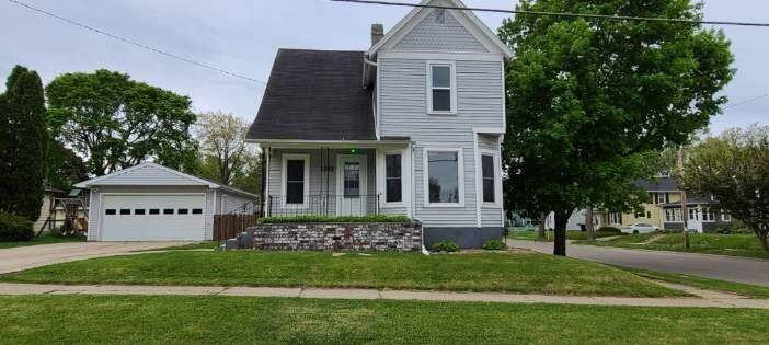 1321 Laurel Ave - Photo 1
