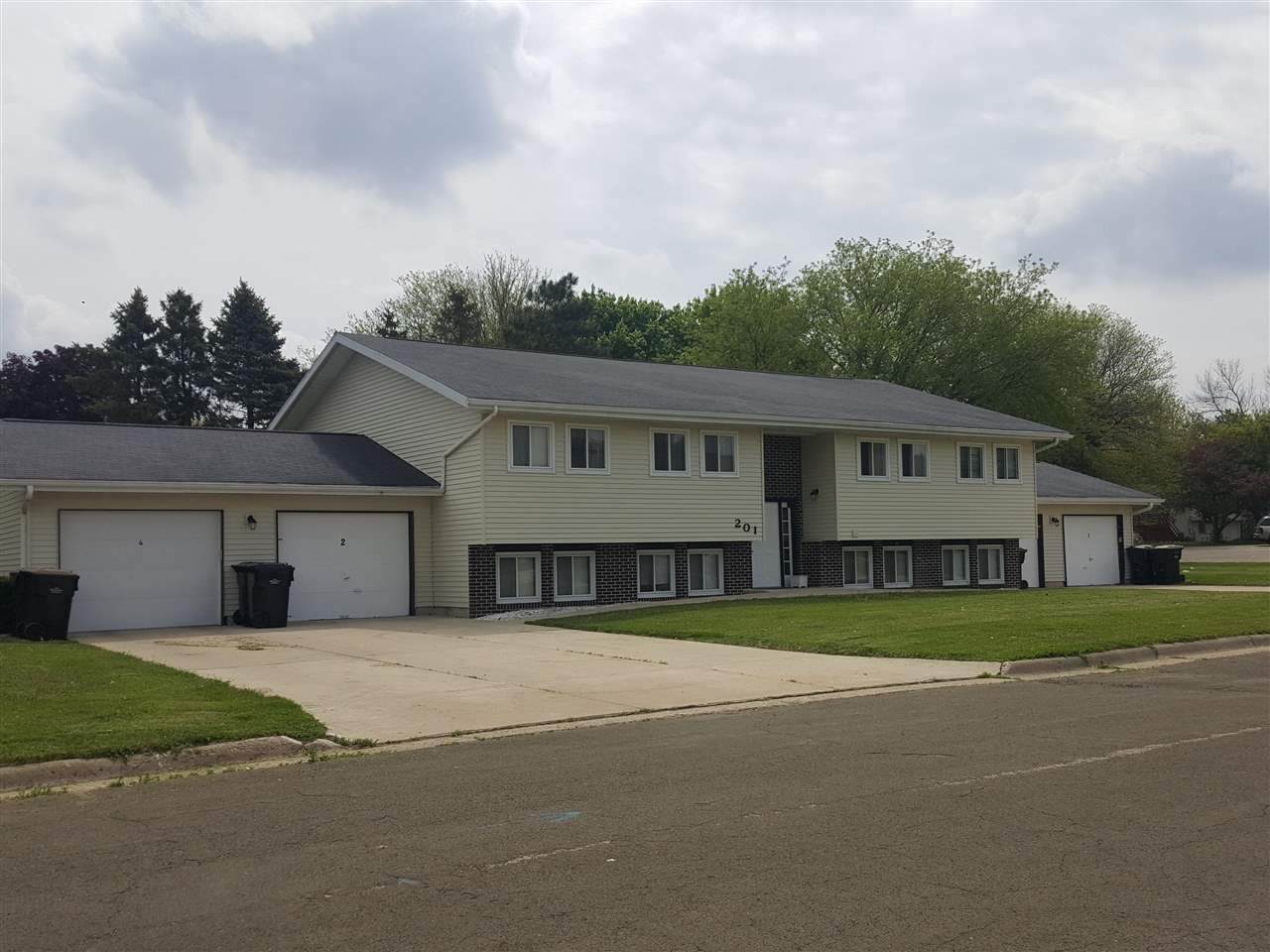 201 Danbury Ct - Photo 1