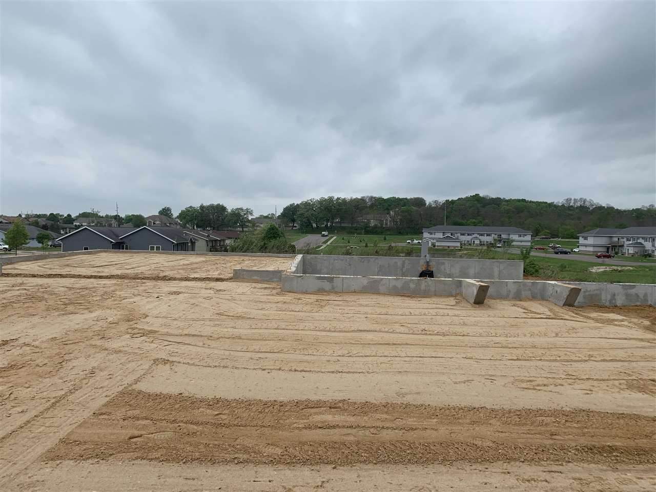 2025 Retzlaff Dr - Photo 1