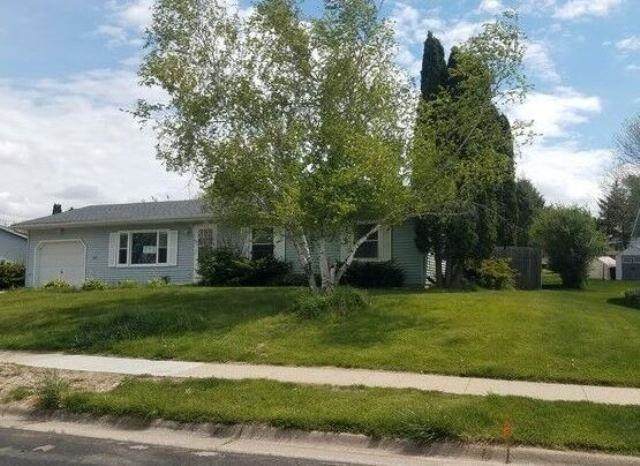 627 Riverview Dr - Photo 1