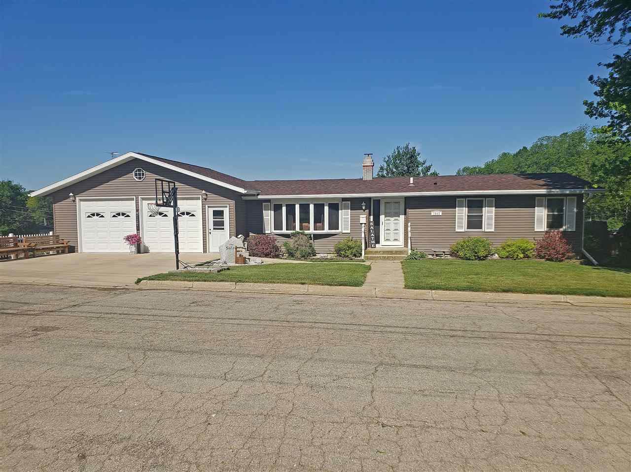 1042 Wells St - Photo 1