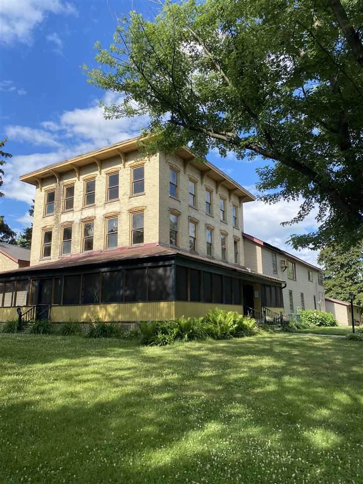 1612 Hotel Dr - Photo 1