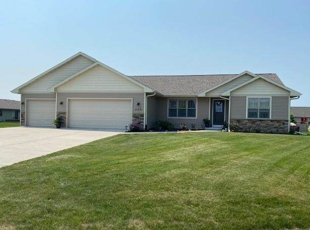 635 Badger Dr - Photo 1