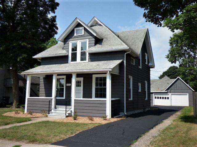 932 Oak St - Photo 1