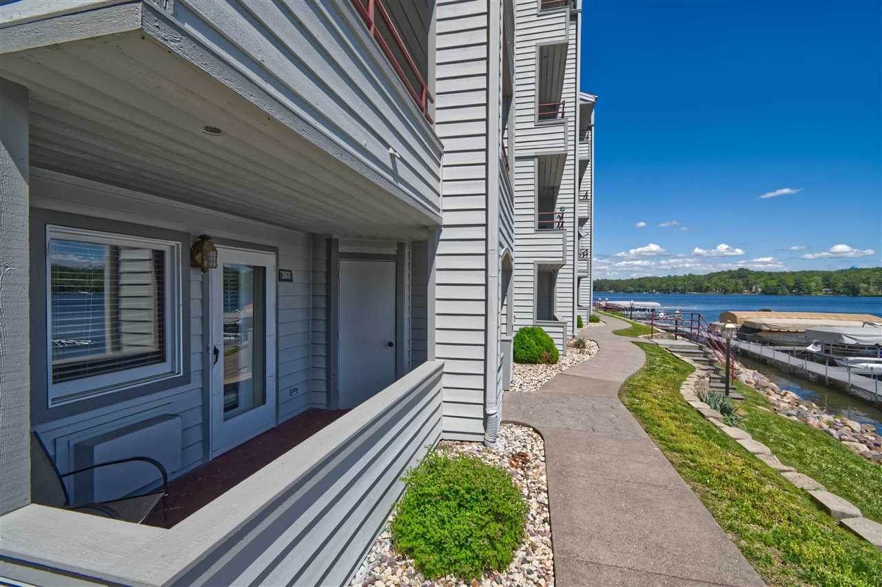 530 Hiawatha Dr - Photo 1