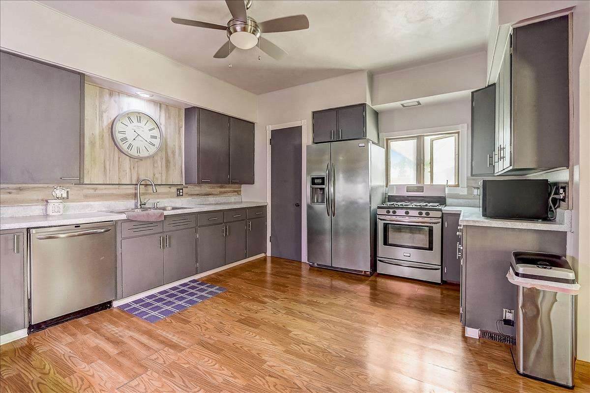 115 Center St - Photo 1