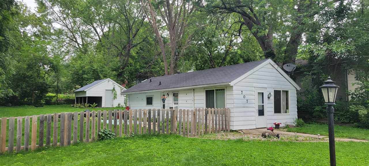707 Bartels St - Photo 1