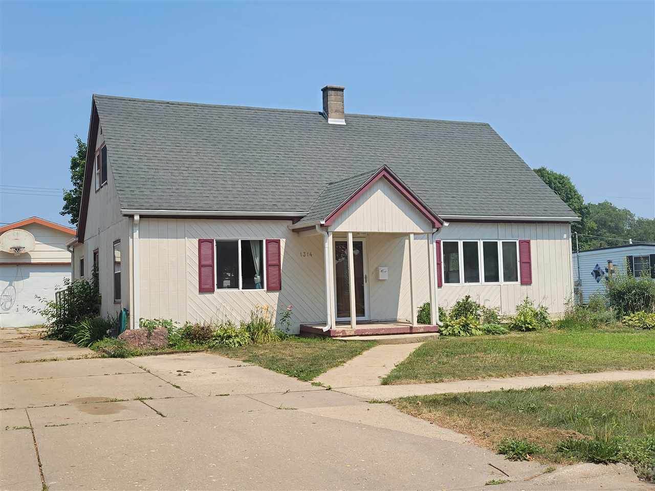 1314 Myra Ave - Photo 1