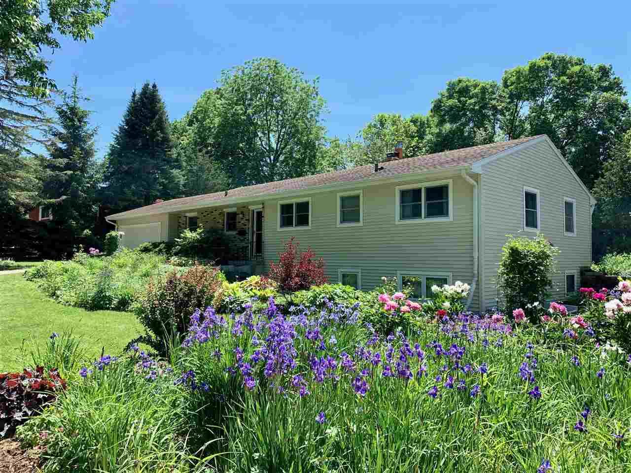 1002 Valley Stream Dr - Photo 1