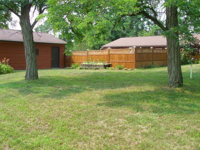 805 Bluff St - Photo 1