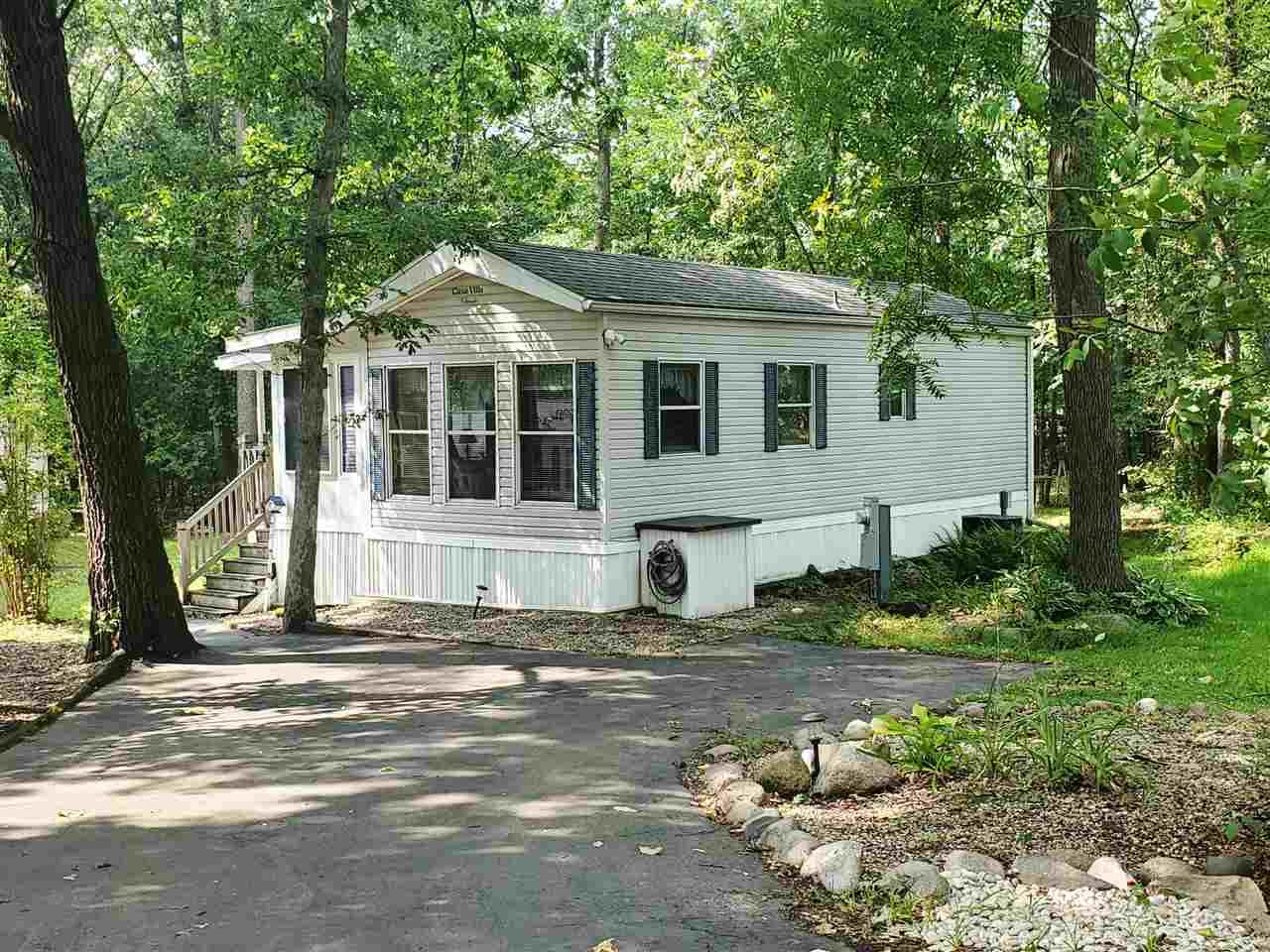 271 Oak Ln - Photo 1