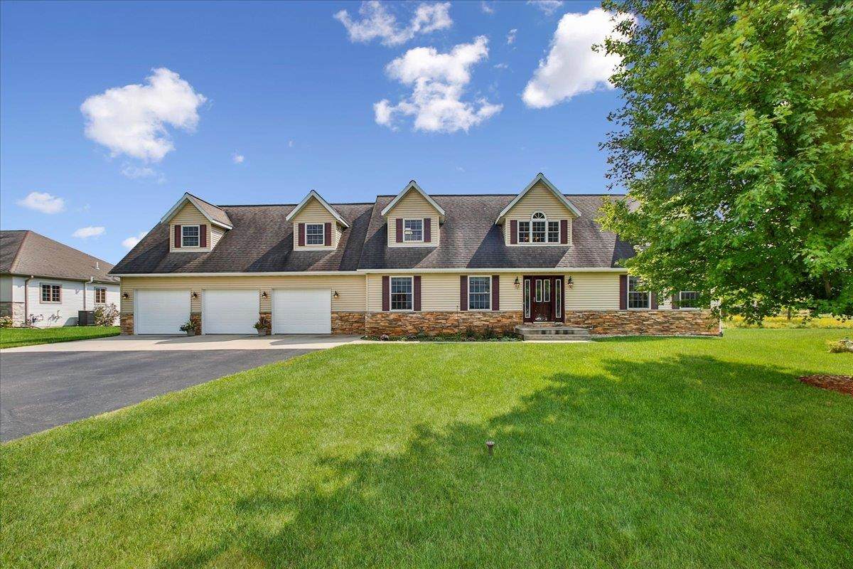 W14065 Crestview Dr - Photo 1
