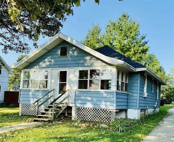 1826 Shore Dr - Photo 1