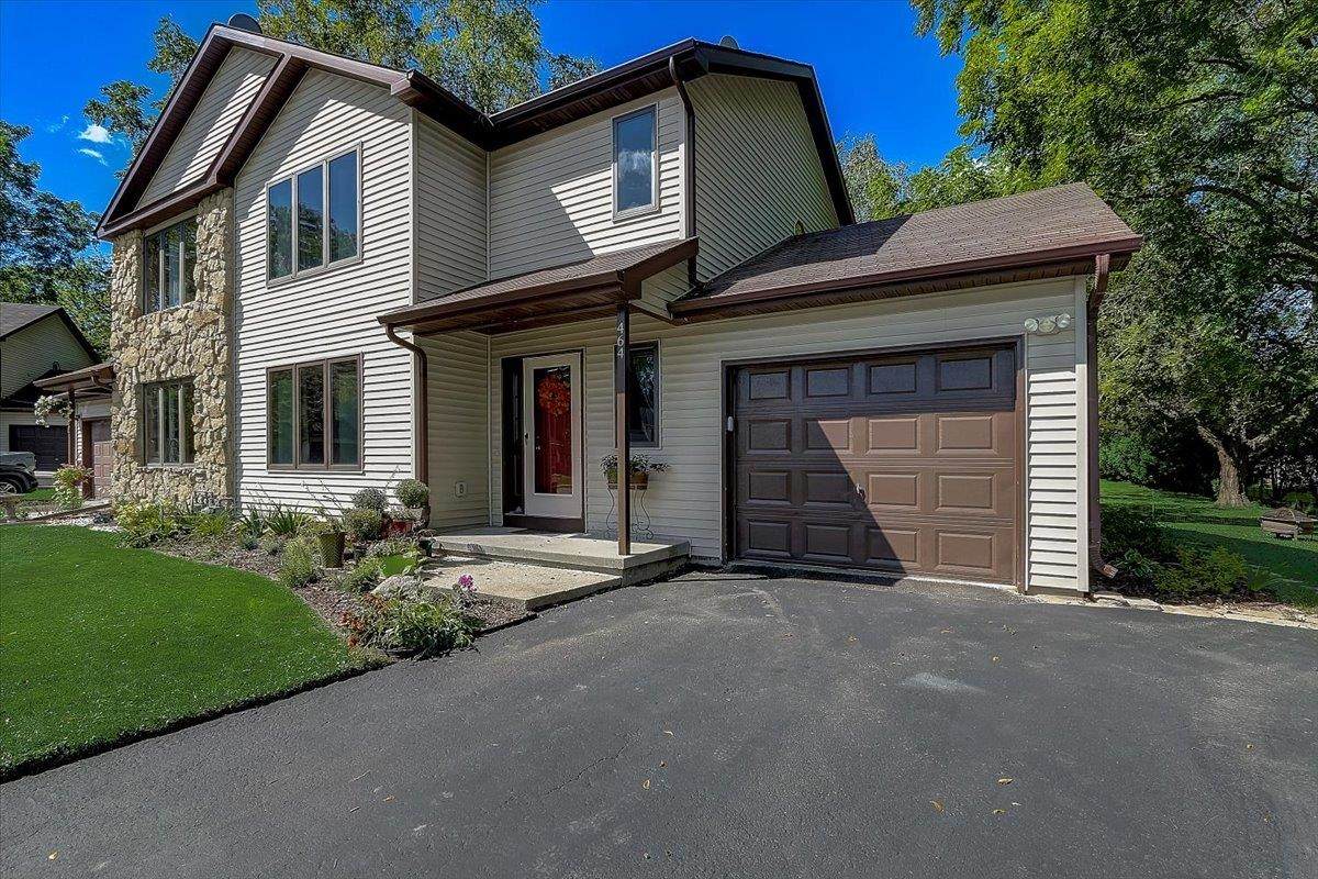 464 Waterman Ct - Photo 1