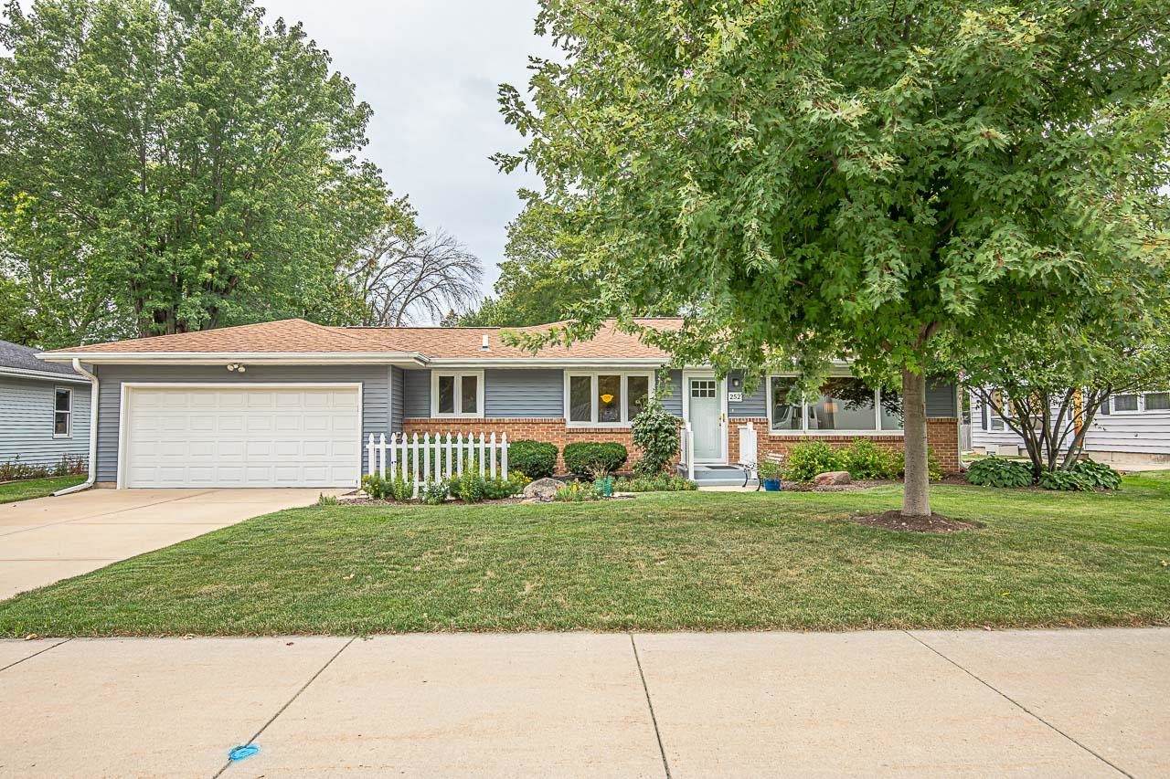 252 Bird St - Photo 1