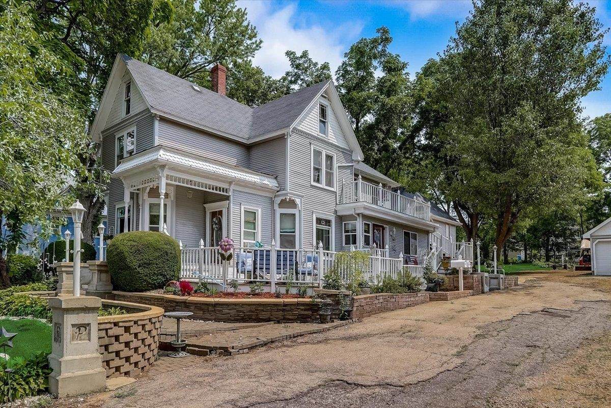 611 Corner St - Photo 1
