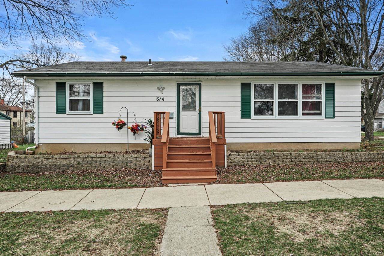 614 North Lawn Ave - Photo 1