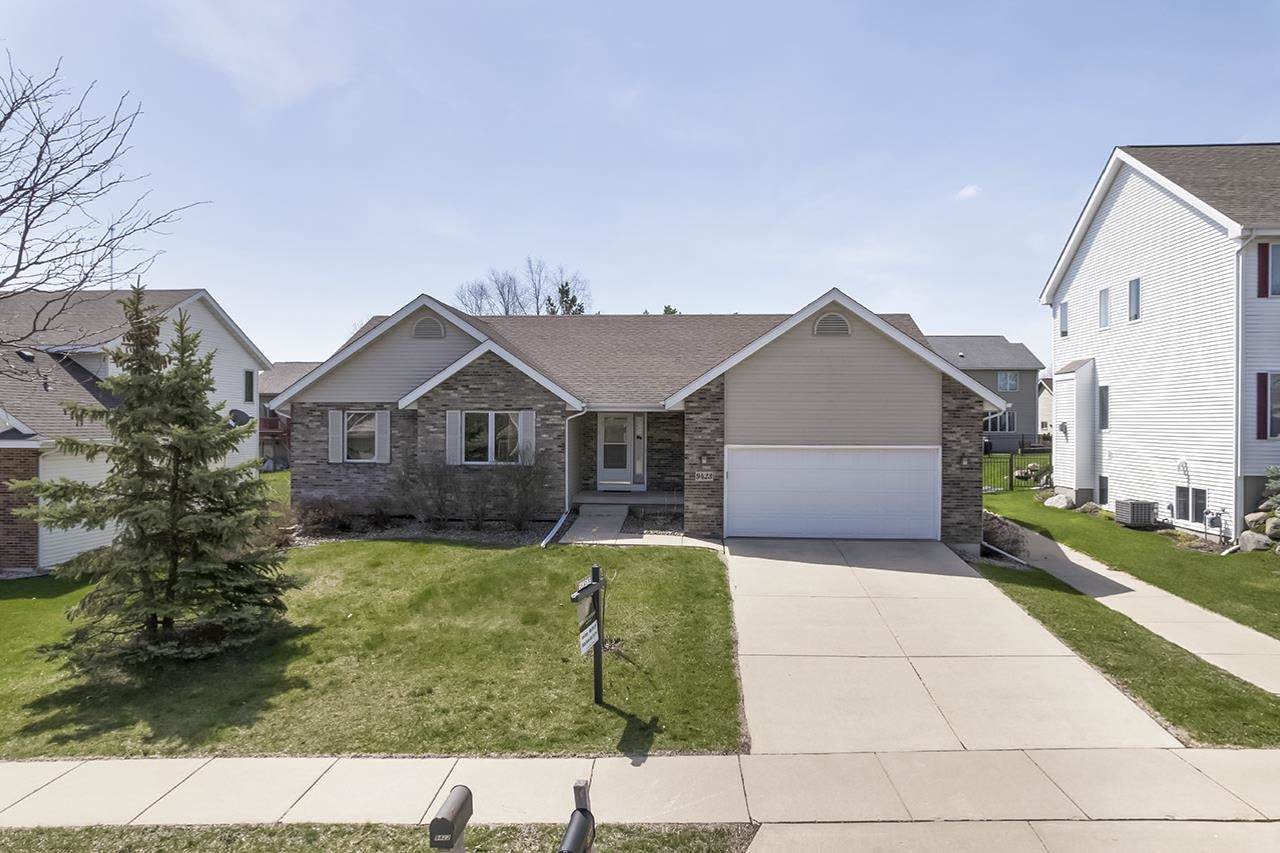 9423 Eagle Nest Ln - Photo 1