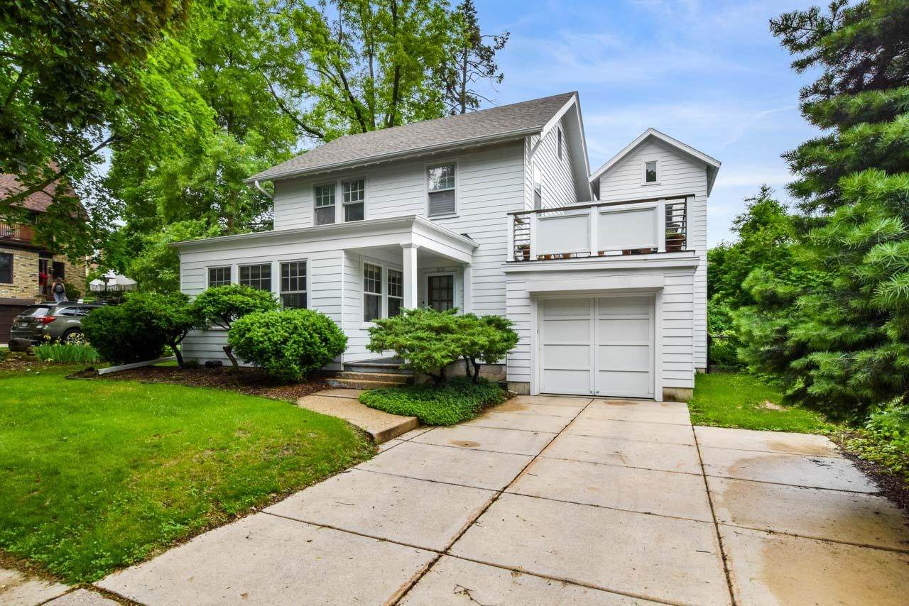 2218 Chadbourne Ave - Photo 1
