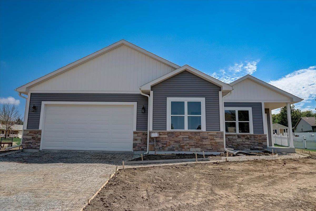 111 Michelle Dr - Photo 1
