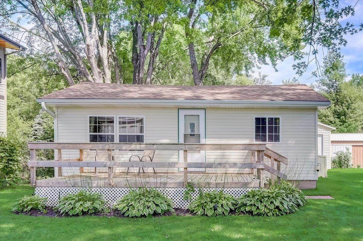 S7744 Grandview Ave - Photo 1
