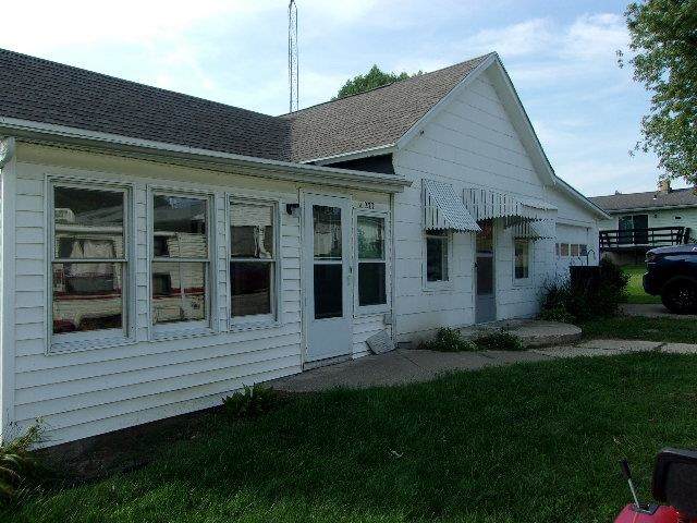 227 Penn St - Photo 1