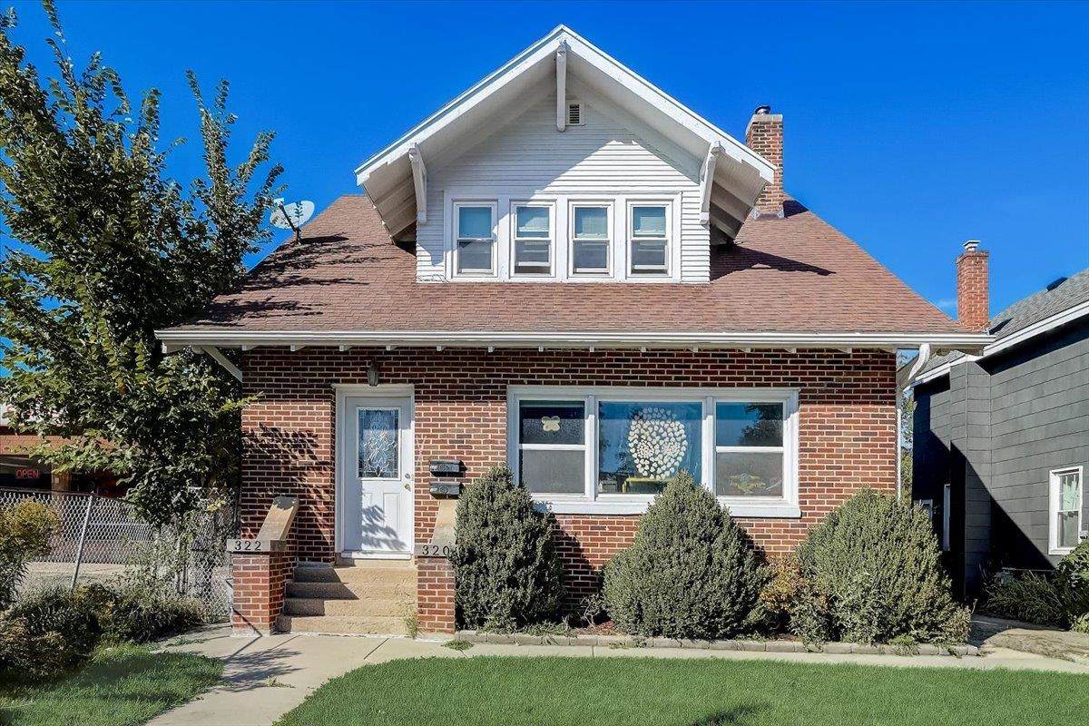 320-322 Main St - Photo 1