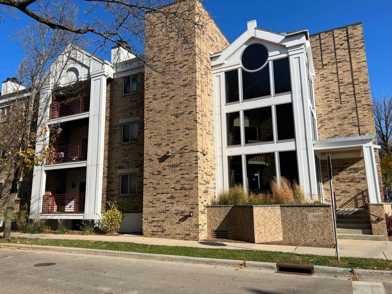 311 Hancock St - Photo 1
