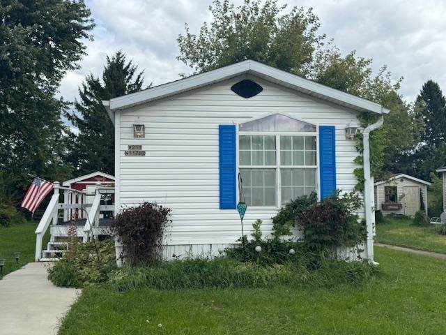 W211N11782 Hilltop Circle - Photo 1