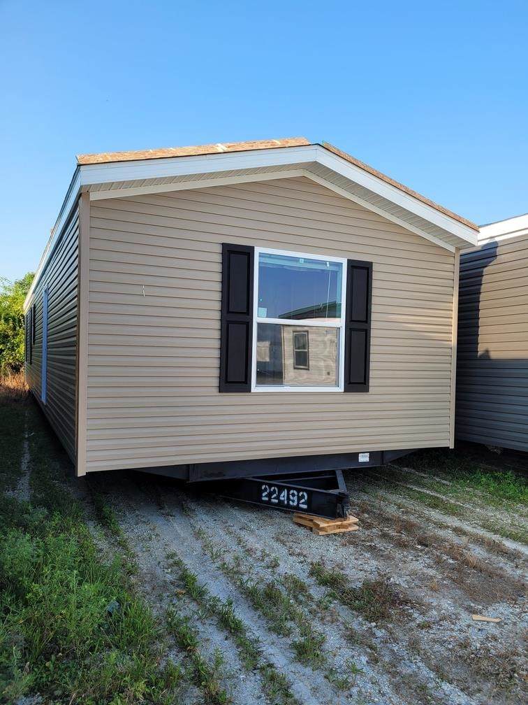 10211 Greenfield Avenue - Photo 1