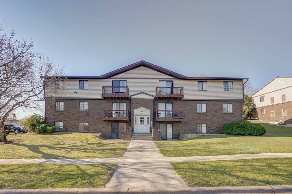 1525 Kenilworth Court - Photo 1