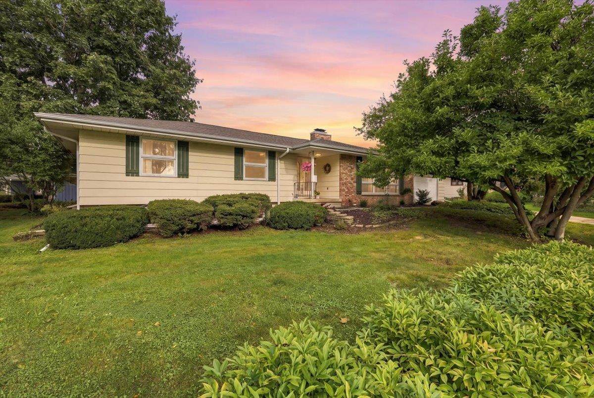 5302 Comanche Way - Photo 1