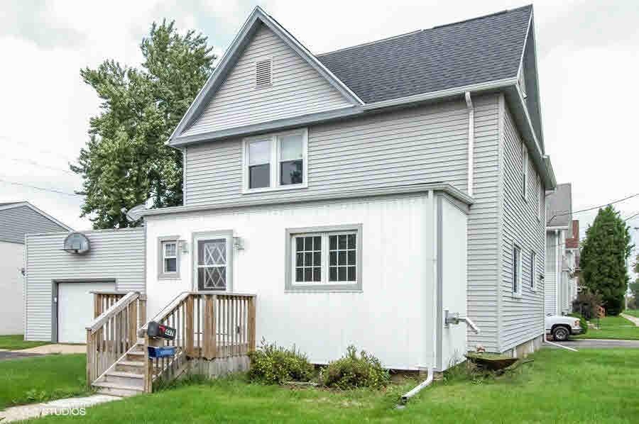 447 Oak Grove St - Photo 1