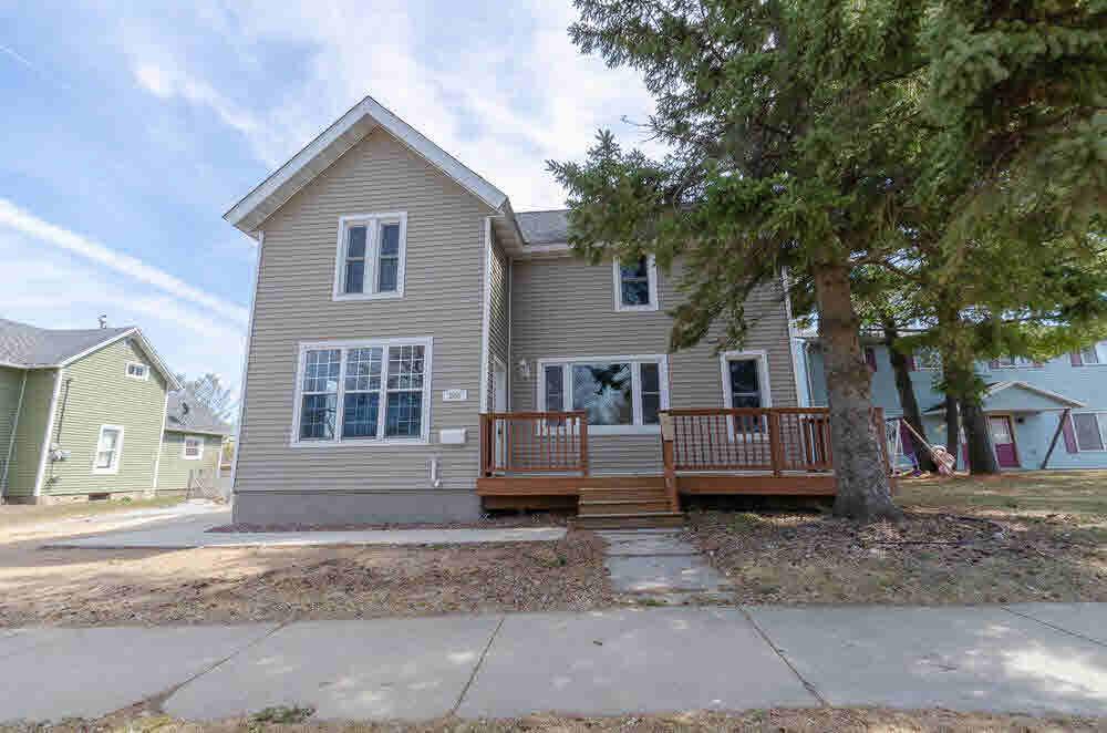 805 Madison St - Photo 1