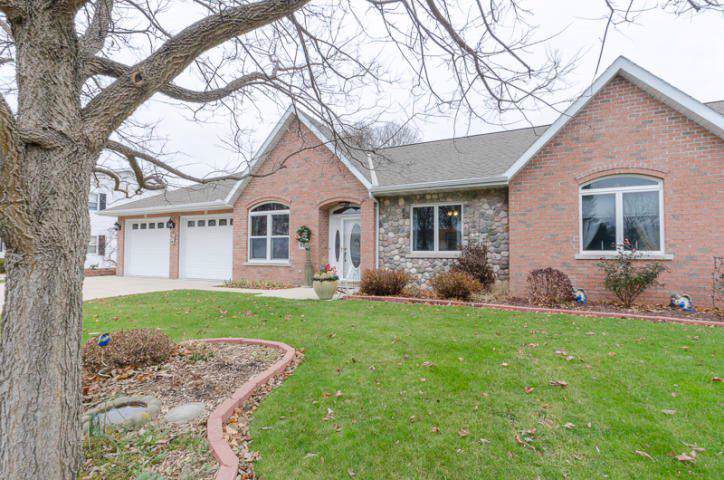 408 Franklin St - Photo 1