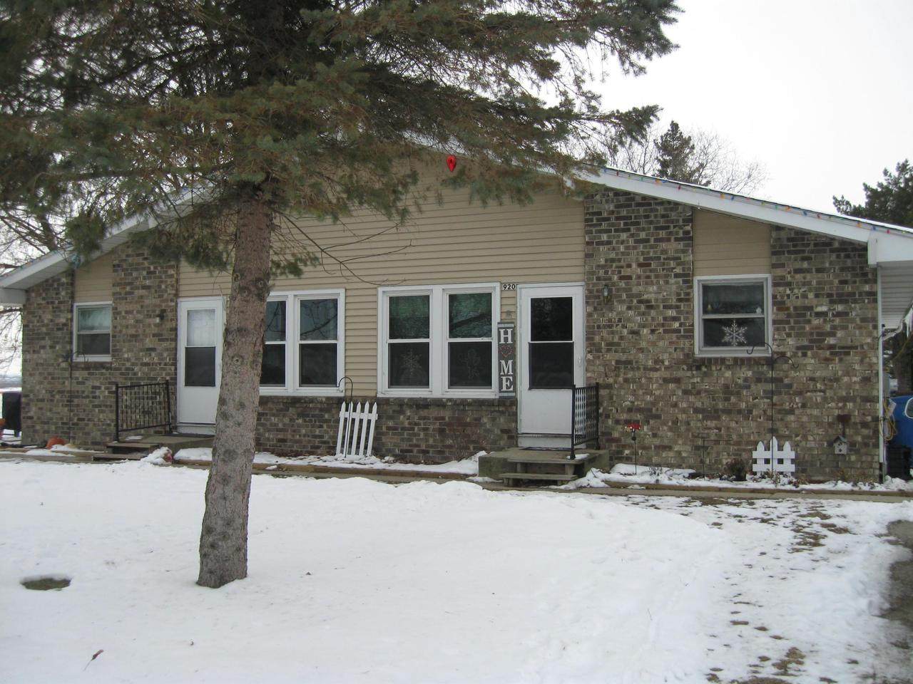 920 Twelfth St - Photo 1