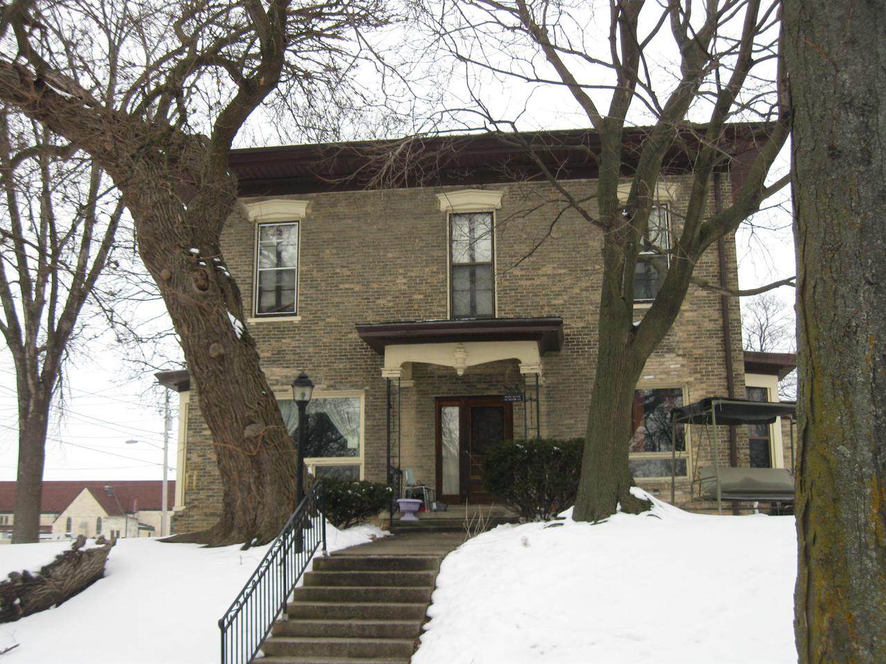 500 Western Ave - Photo 1