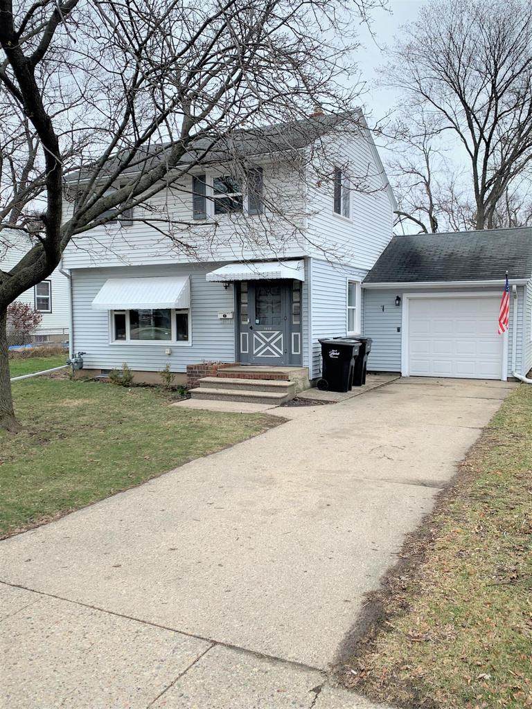 1032 Townline Ave - Photo 1