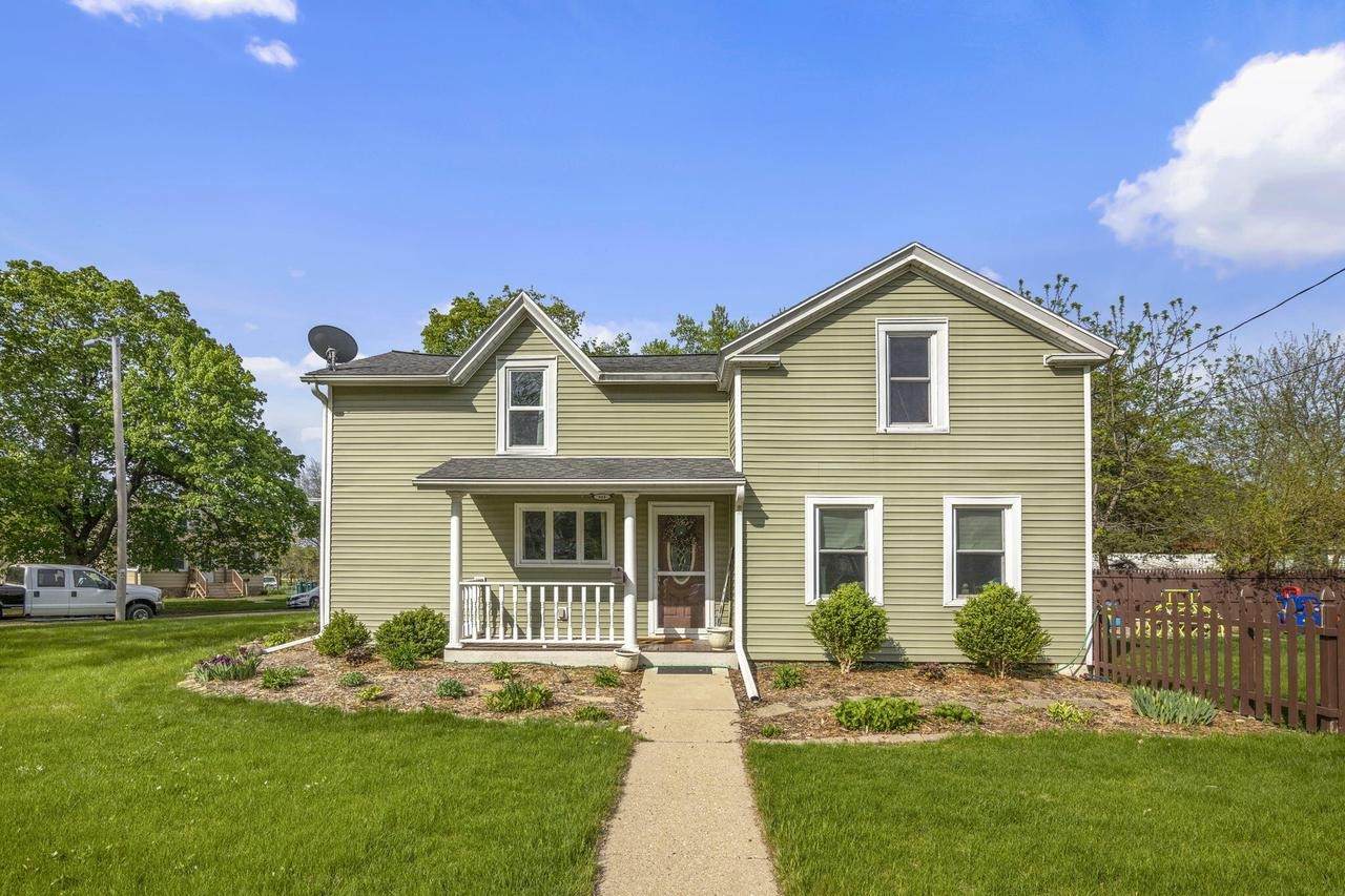 614 Whitewater Ave - Photo 1