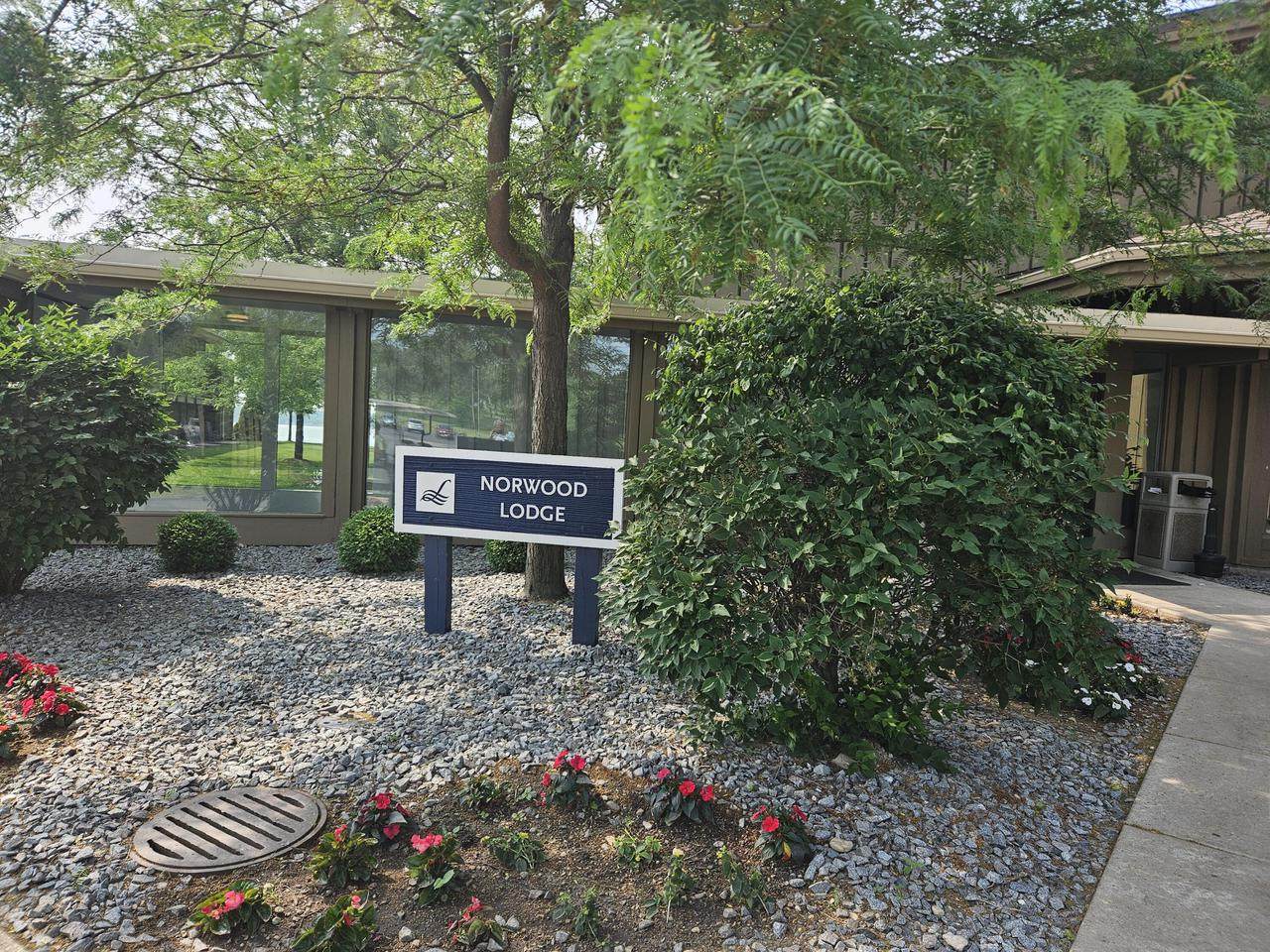 2400 Geneva Street - Photo 1
