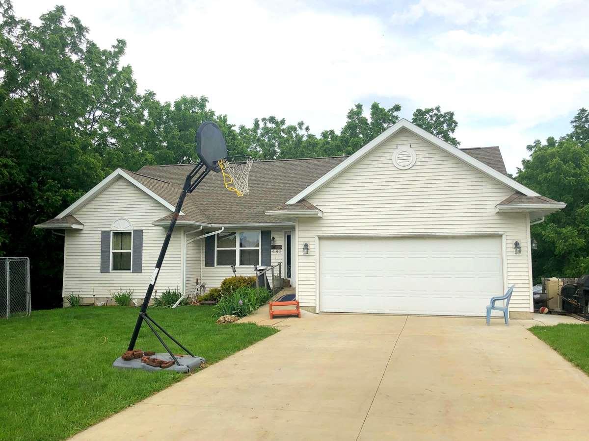 482 Dale St - Photo 1