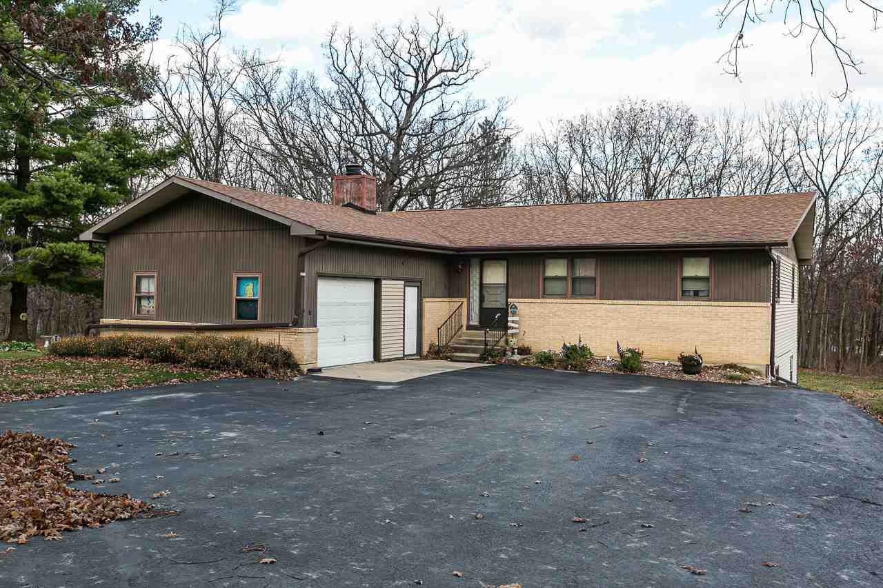 1647 Summit Dr - Photo 1