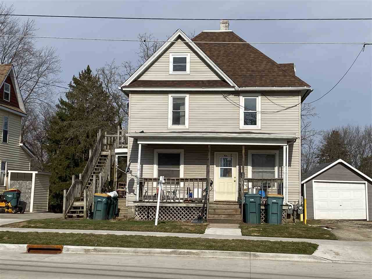 916 Spring St - Photo 1