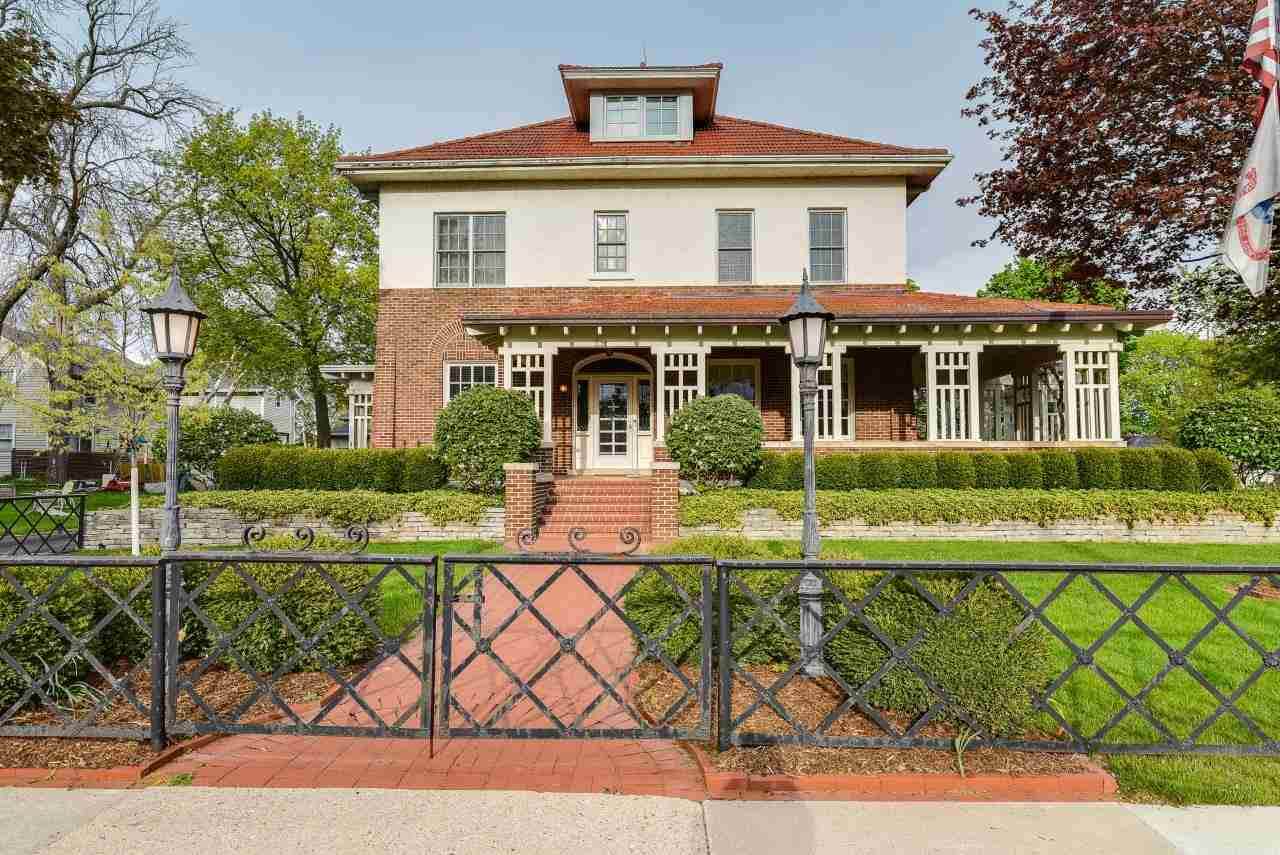 511 Center St - Photo 1
