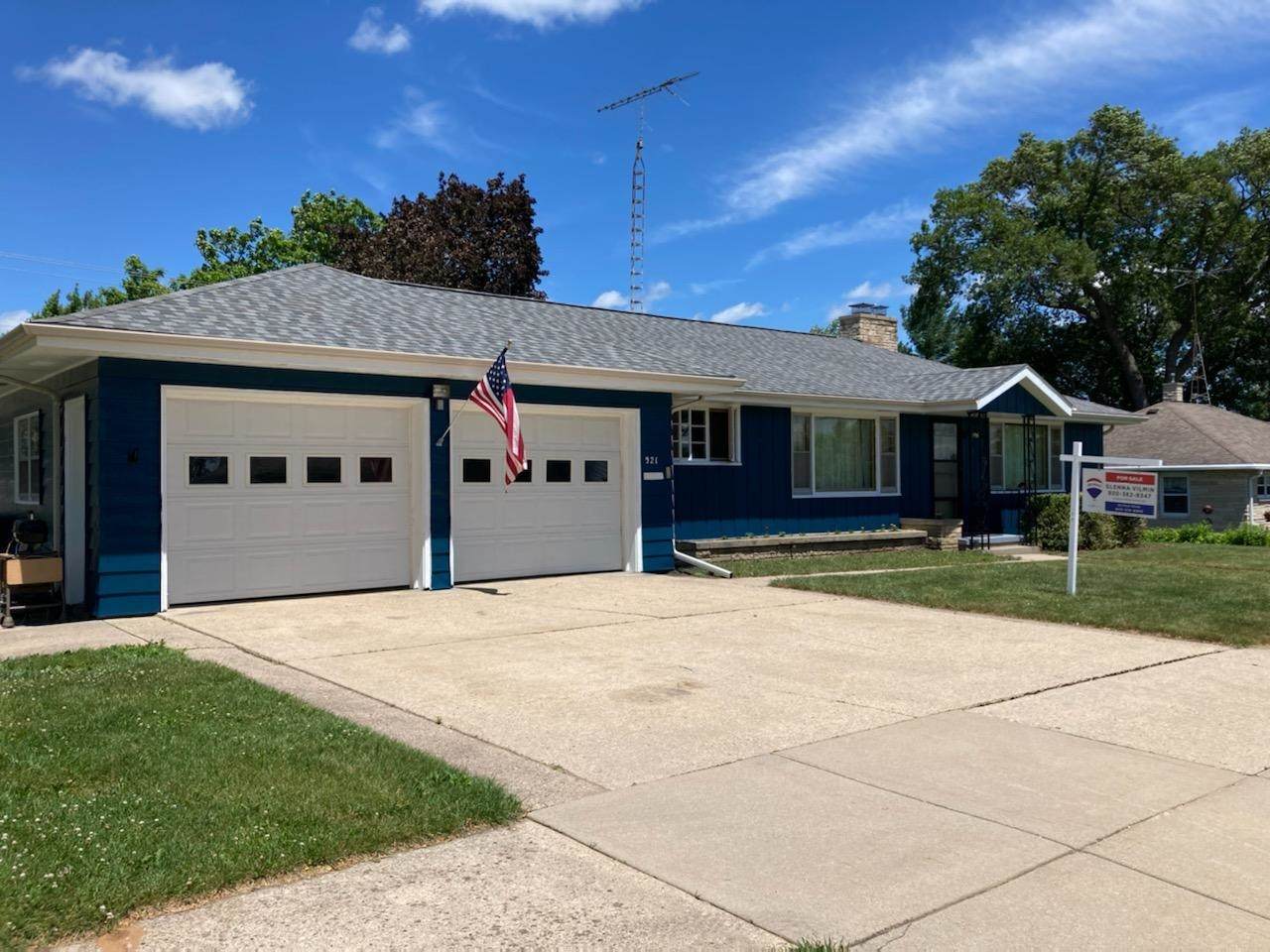 921 Pleasant St - Photo 1