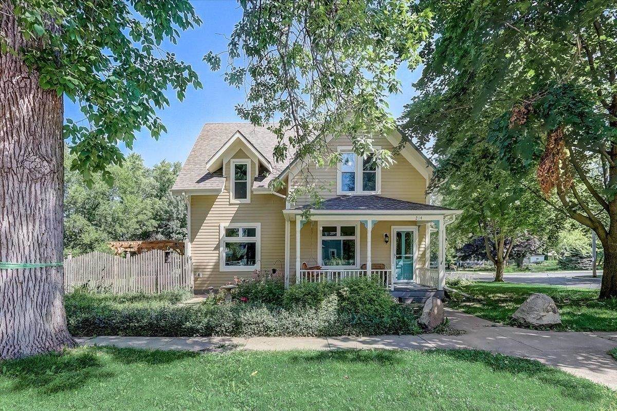 214 Elm St - Photo 1