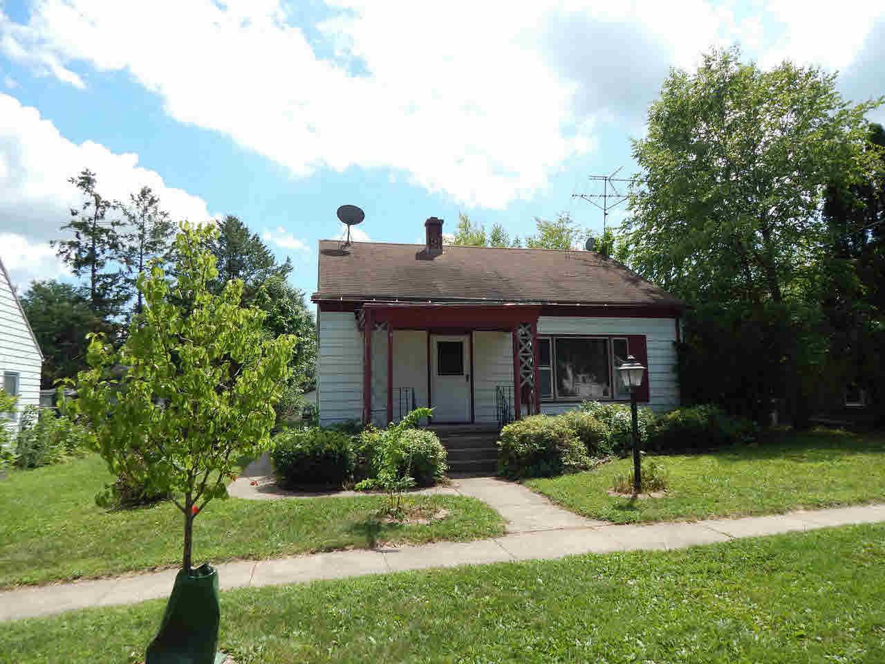 905 Van Buren St - Photo 1